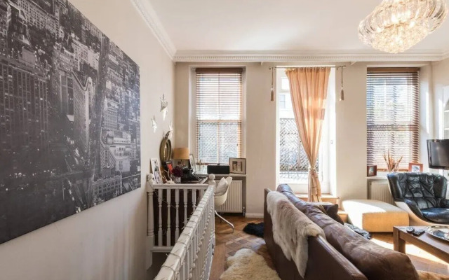 Stylish 1-bed With a Roof Terrace