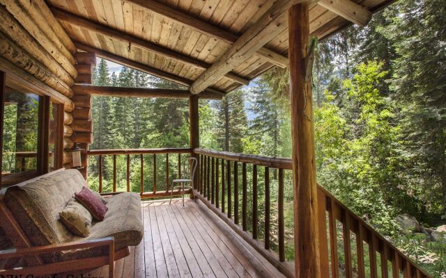 Whispering Winds Apartment 3 NW Comfy Cabins