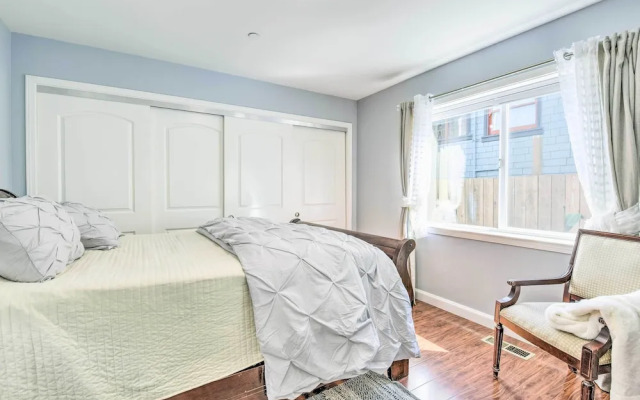 Sunny Oakland Retreat w/ Patio & Cute Garden!