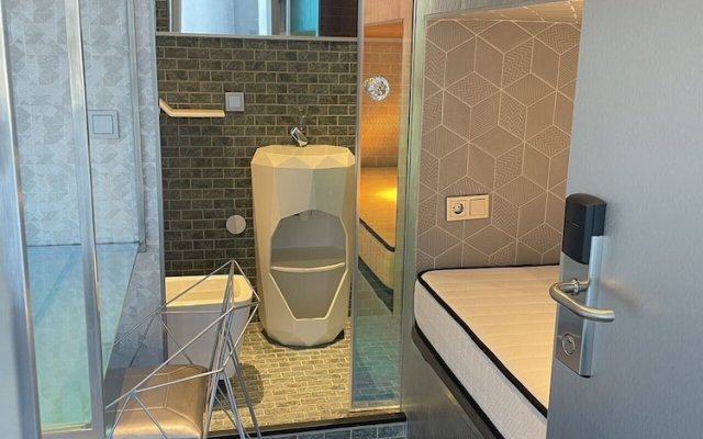 Diamond Capsule Hotel Amsterdam South