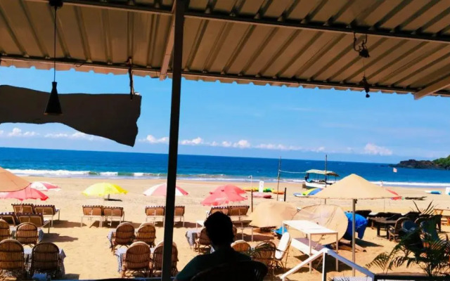Funtastic Beach Huts Patnem