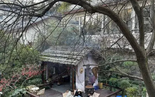 Phoenix Xueqingji Humanity Banshan Homestay (Phoenix Ancient City Branch)