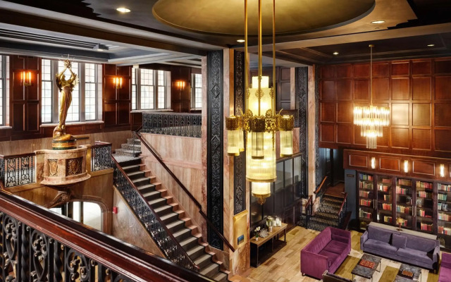 Hotel Phillips Kansas City Curio Collection by Hilton