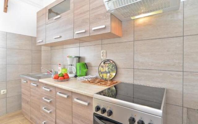 Apartments Gracijano 1724