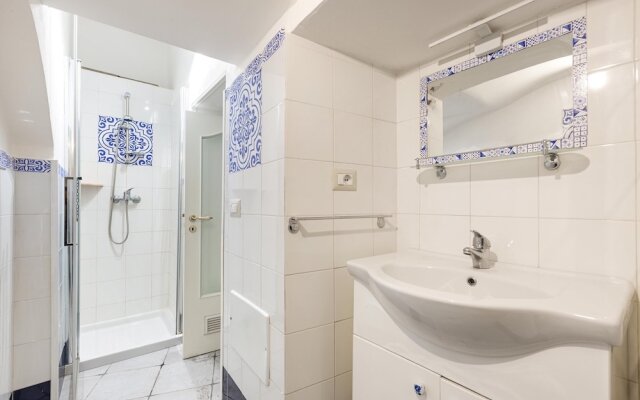 2710 Veronica Suite by Barbarhouse