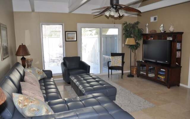 524queen 2 Bedroom Condo