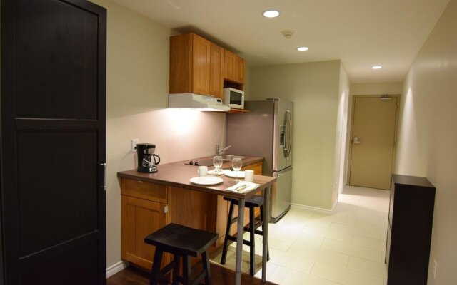 The Lion Inn & Suites