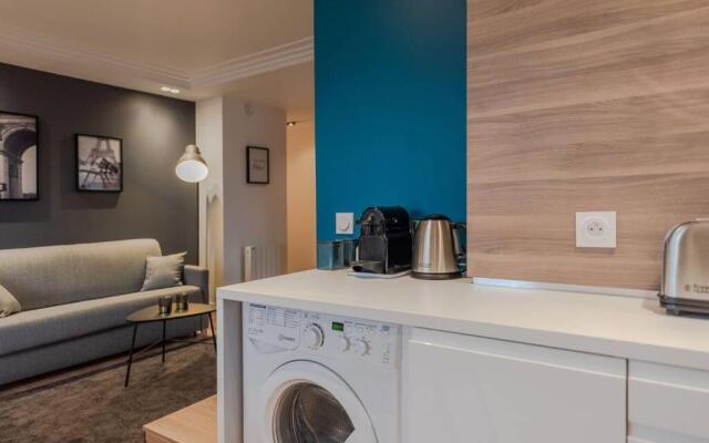 Arty Paris apartment Disneyland