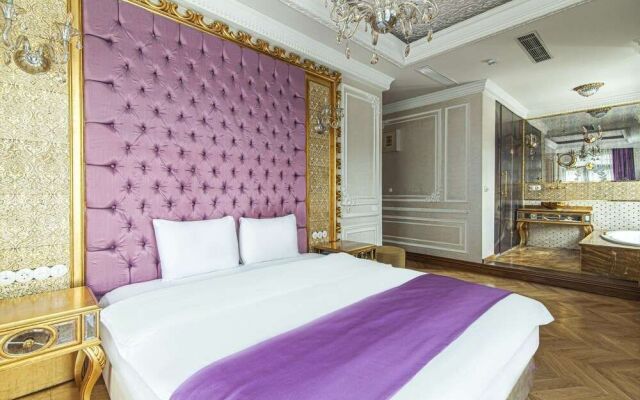 Hotel Room in Historic Mansion in Beylerbeyi