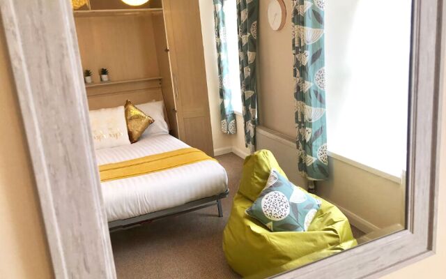 Lux Blu - Kenwyn Studio Apartment