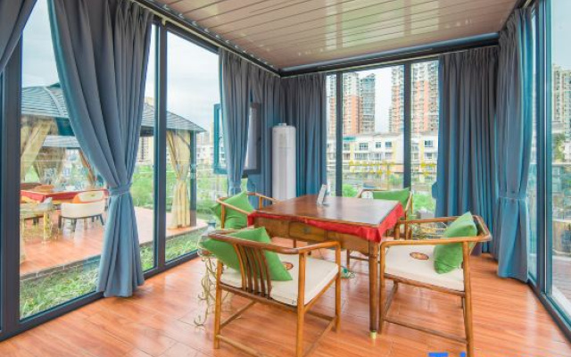 Shehong Xinyue Riverside Holiday Hotel