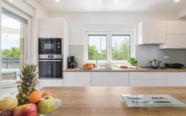 Awesome Home in Krnica with Hot Tub, WiFi & 3 Bedrooms