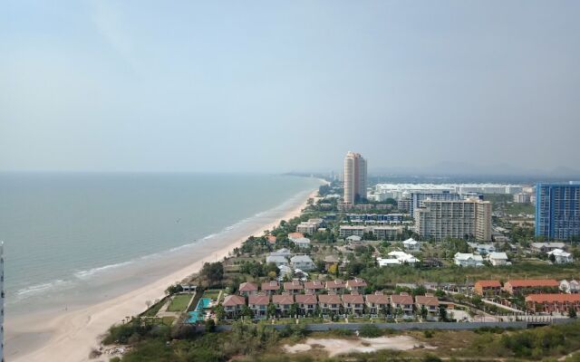 Cha-Am Grand Condotel by Frank