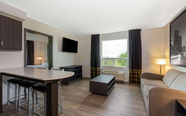 Super 8 by Wyndham Winnipeg East MB