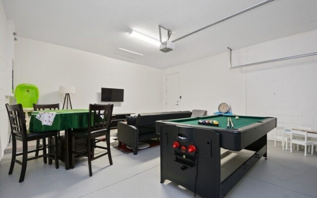 4-bedroom House w/ Private Pool - Lovely Location Home