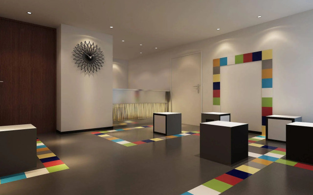 color fun inn