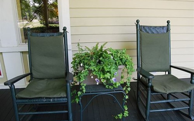 Rothschild-Pound House Inn