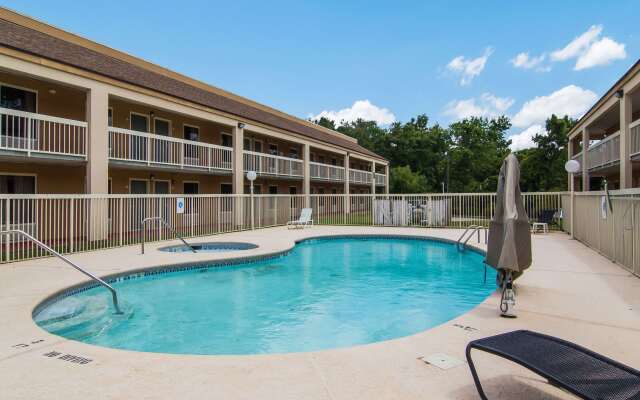 Suburban Studios Hotel Kingsland Near I-95