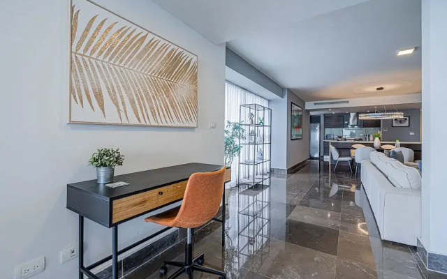 w Majestic 2BR w Perfect Balcony in YOO
