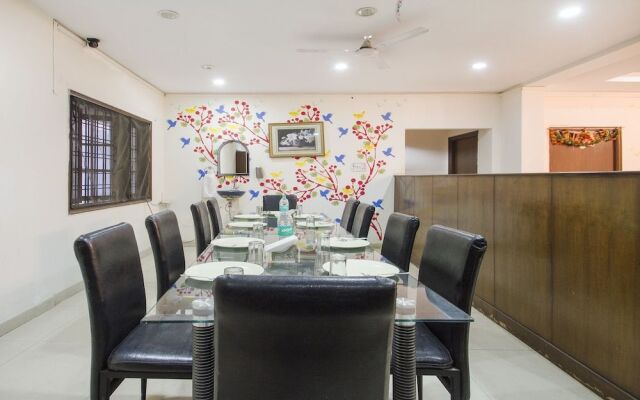 OYO 11400 The Down Town Suites