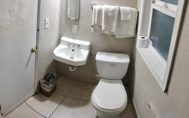 Budget Lodge by OYO Portland West