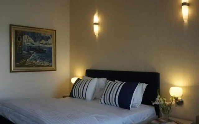 Airport Hotel