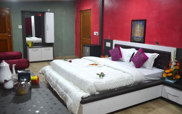 City Plaza Guest House and Restaurant