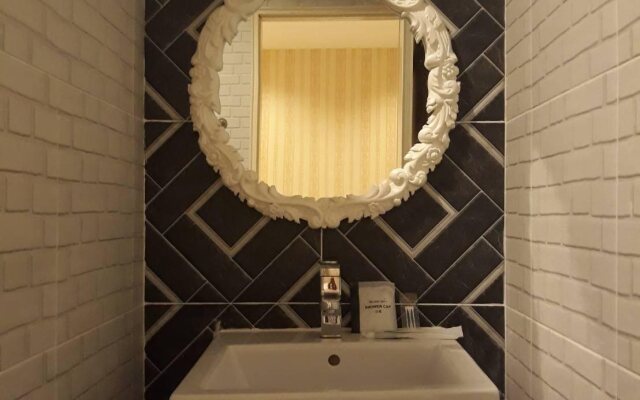 The O-Zone Airport Inn