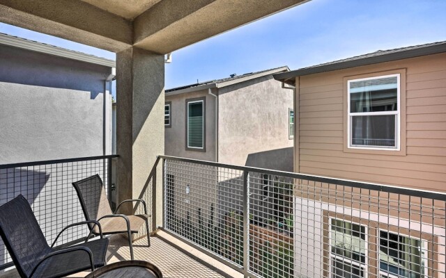 Pet-friendly Elk Grove Retreat w/ Balcony!