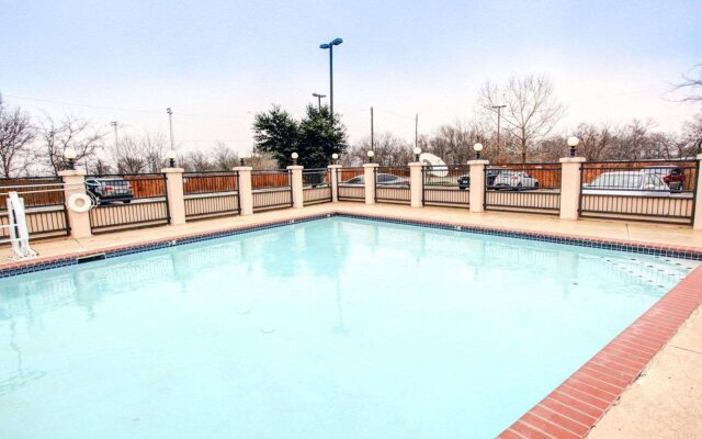 Quality Inn & Suites Airport
