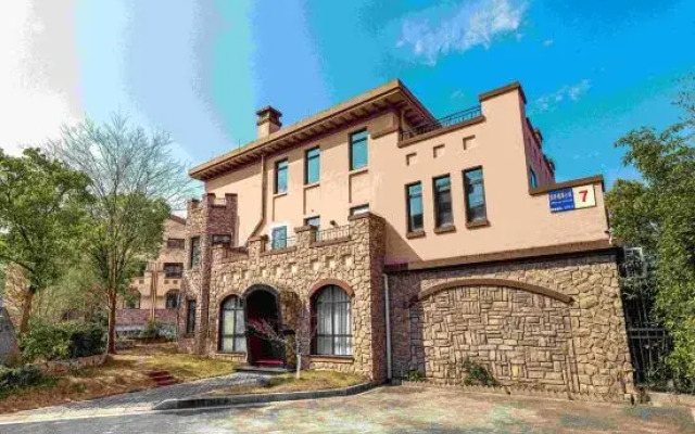 Yincaolu Lingfeng Bieyuan (Yulin Wonderland Store)