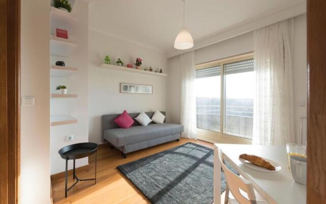 LovelyStay - 1BR Flat with Stunning Views over Porto