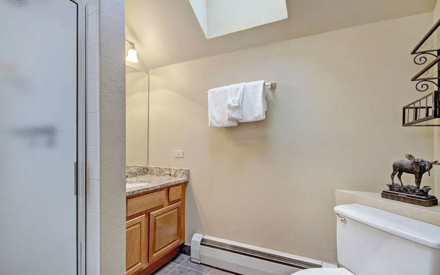 River Mnt Lodge E302