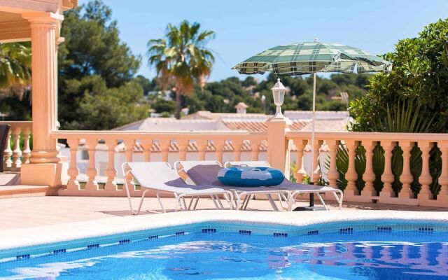 Villa Adoracion