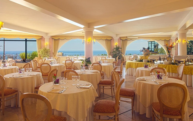Baia Taormina Hotel