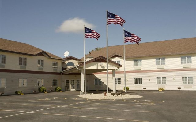 Americas Best Value Inn- Lake Mills