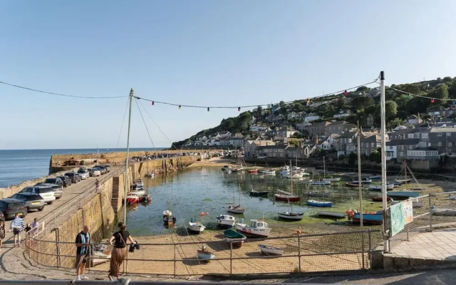 Seaview-2br-sleeps5-cottage-fastwifi-woodburner