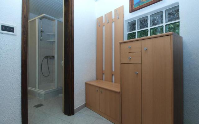 Apartment Lovre 1605