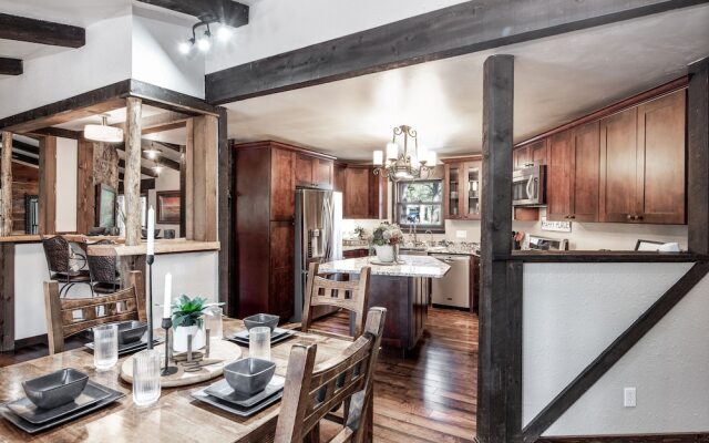 Rustic Pines Retreat