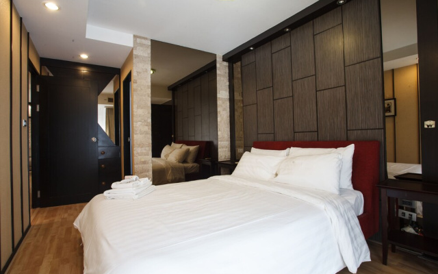 2A - 2 Bedroom Downtown Apartment With Shared Pool
