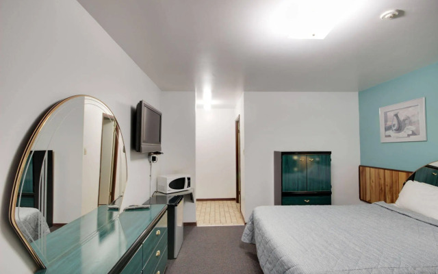 6267 Persepolis Inn