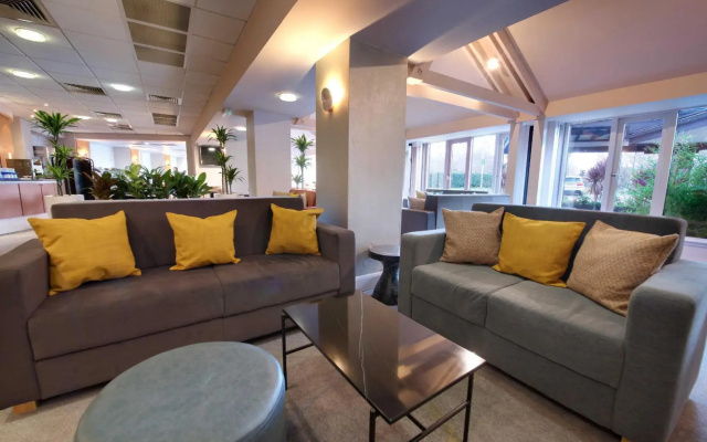 Waterloo Hub Hotel & Suites