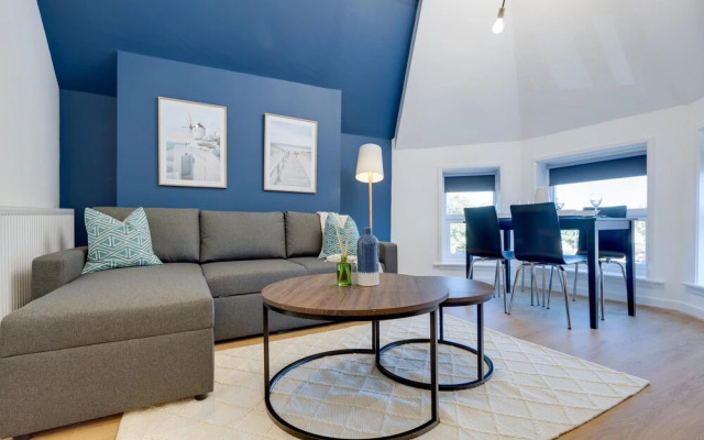 Scarborough 2BR Apt Near Beach & Park