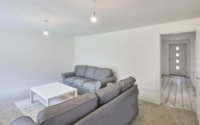 Host Stay Forest Close