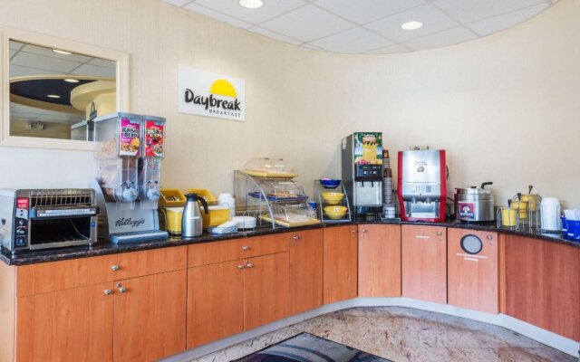 Days Inn by Wyndham Hartford/Closest Downtown