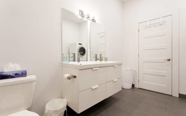 Amazing Plateau Loft Steps Away From Mount-royal