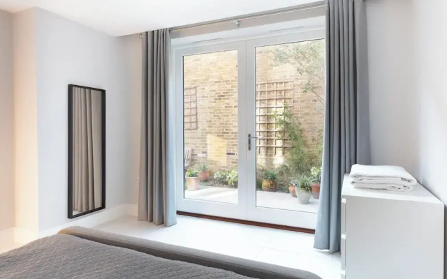 Luxurious Central Windsor Town House