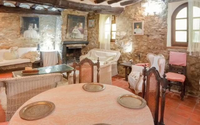 Rustic Holiday Home in Tolva near Mont Rebei Lake