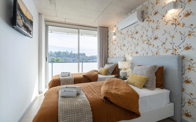 Luxurious Impressive Apartment - Balcony and Pool