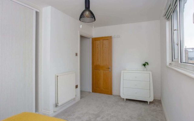 Spacious 3 Bedroom Apartment With Large Balcony